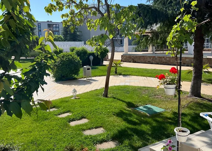 With Terrace In Complex Μπουργκάς